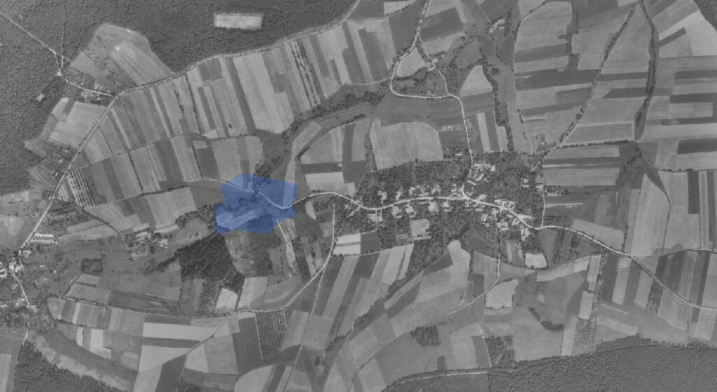 Sulistrowice w roku 1966 z naniesionym miejscem nieistniejącego jeszcze Zalewu Sulistrowickiego. Źródło: wrosip.pl 